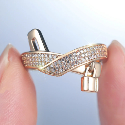 Bague OERZL plaquée or – Zircon blanc & promesse d’amour.