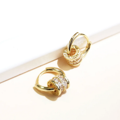 Boucles d’oreilles ORZEL cercle – Micro-incrustation CZ, port bidirectionnel.