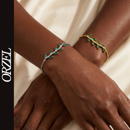 Bracelet chaîne ajustable en argent 925 avec motif feuille verte et zircone.