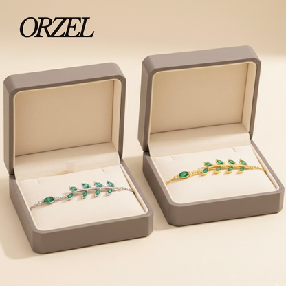 Bracelet chaîne ajustable en argent 925 avec motif feuille verte et zircone.