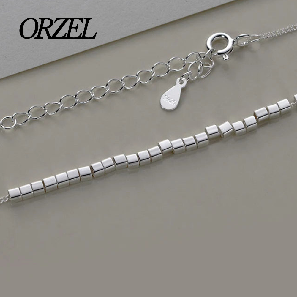 Collier scintillant en argent 925 avec chaîne à maillons et fermoir coulissant.