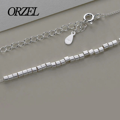 Collier scintillant en argent 925 avec chaîne à maillons et fermoir coulissant.