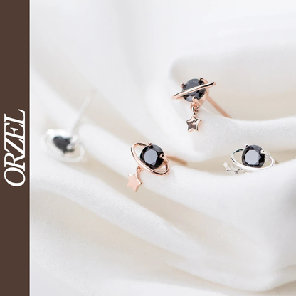 Boucles d’oreilles planète noire en argent 925 avec cristal scintillant.