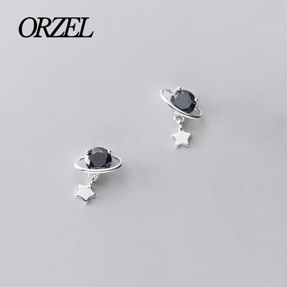 Boucles d’oreilles planète noire en argent 925 avec cristal scintillant.