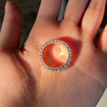 Bague de mariage ORZEL – Micro pavé cubique, style luxe et polyvalent.