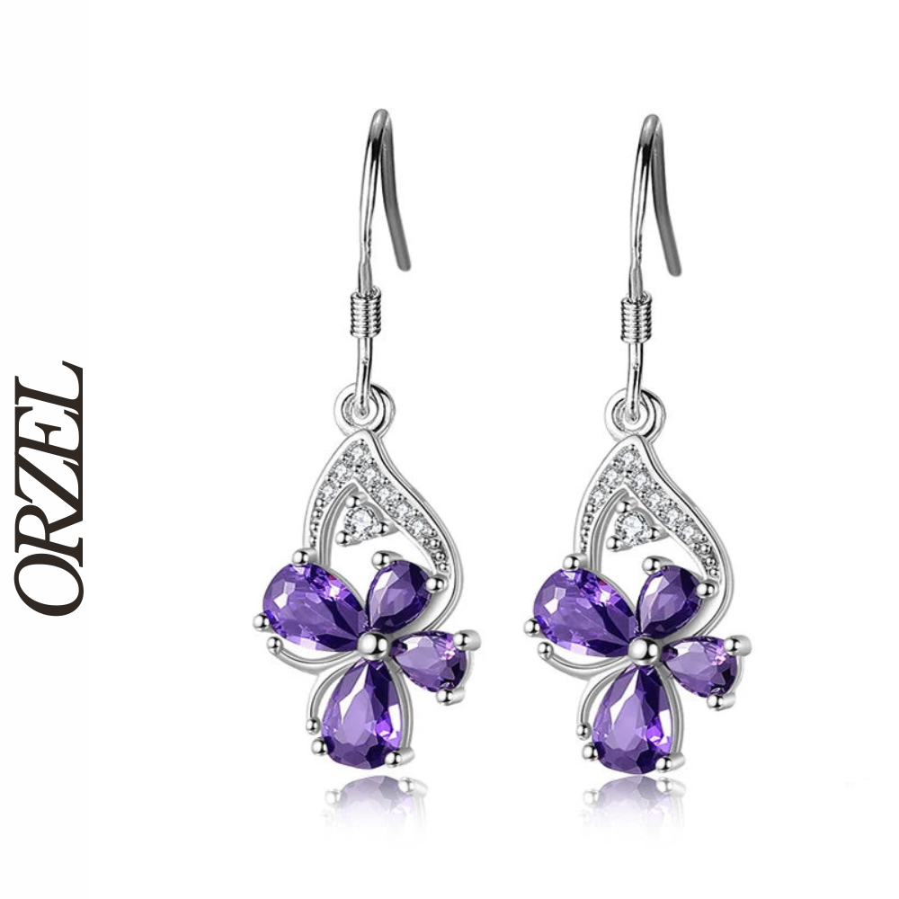 Boucles d’oreilles pendantes papillon en argent 925 avec pierres précieuses.
