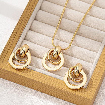 Ensemble ORZEL – Boucles & pendentif ronds, style punk chic.