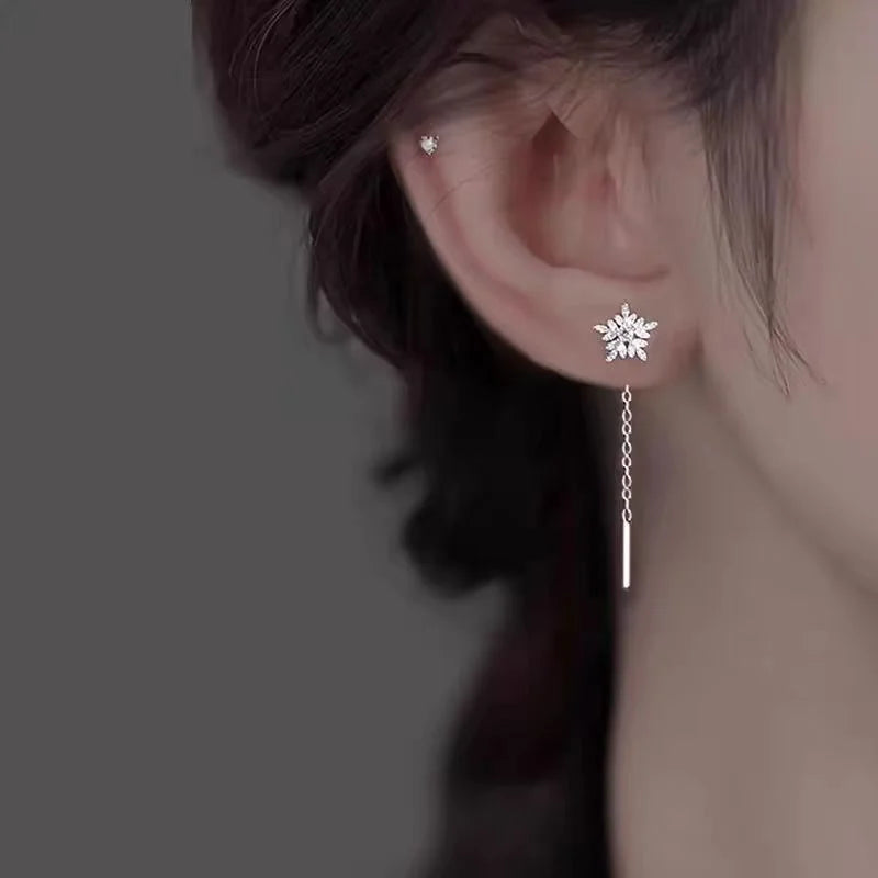 Boucles d’oreilles femme en argent 925 – Flocon de neige avec pompon long.