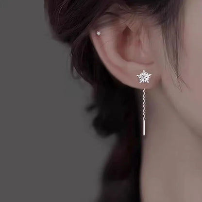 Boucles d’oreilles femme en argent 925 – Flocon de neige avec pompon long.