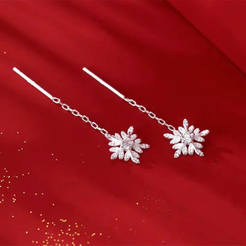 Boucles d’oreilles femme en argent 925 – Flocon de neige avec pompon long.