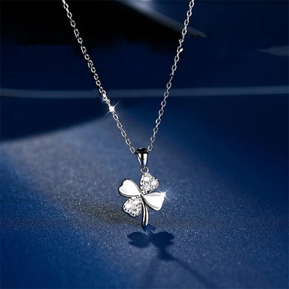 Collier trèfle porte-bonheur ORZEL – argent 925, style délicat et raffiné.