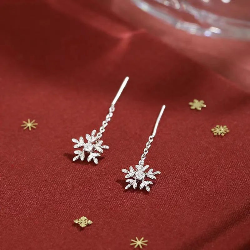 Boucles d’oreilles femme en argent 925 – Flocon de neige avec pompon long.