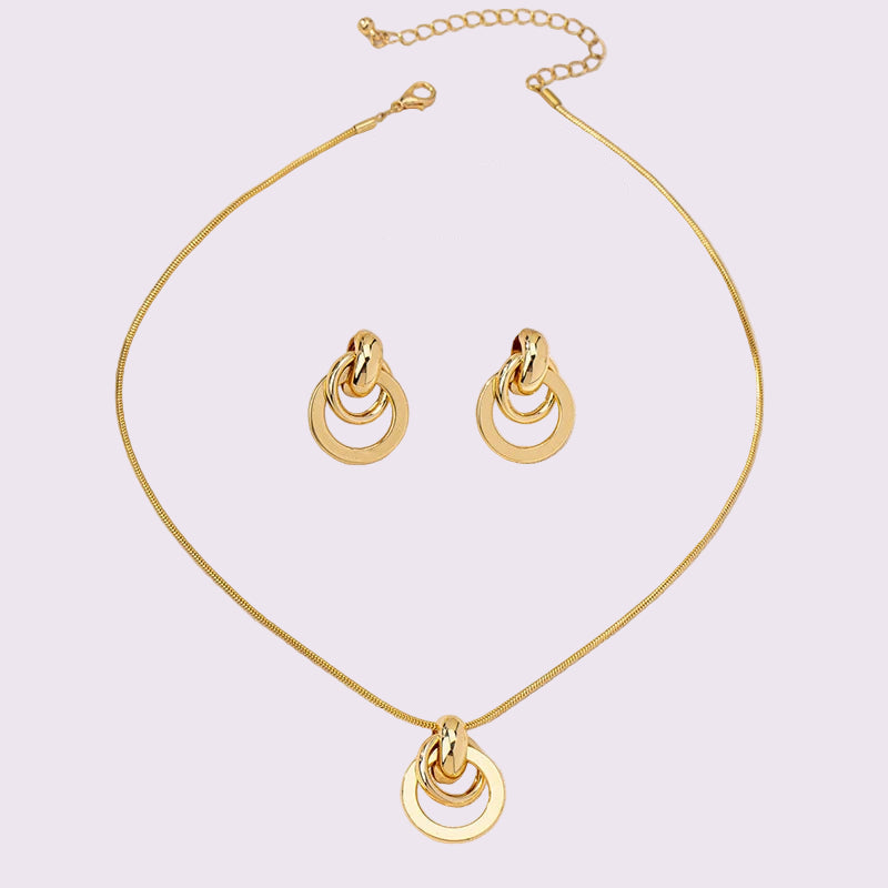 Ensemble ORZEL – Boucles & pendentif ronds, style punk chic.