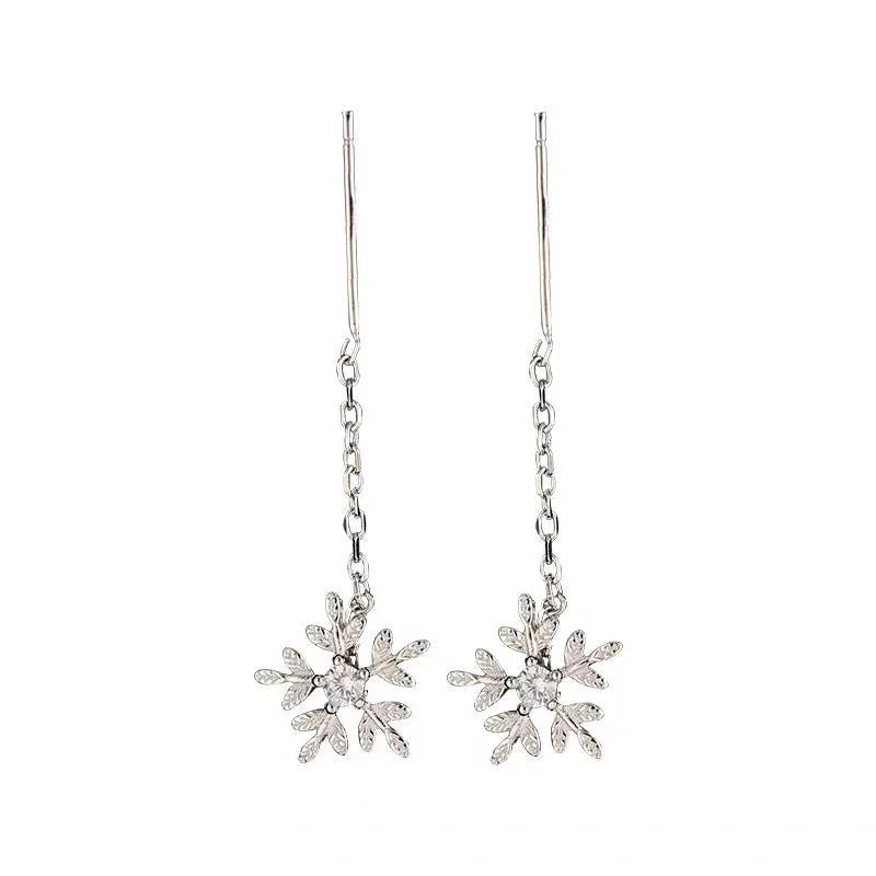 Boucles d’oreilles femme en argent 925 – Flocon de neige avec pompon long.