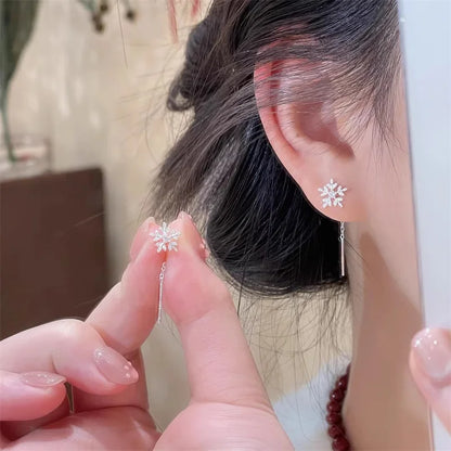 Boucles d’oreilles femme en argent 925 – Flocon de neige avec pompon long.